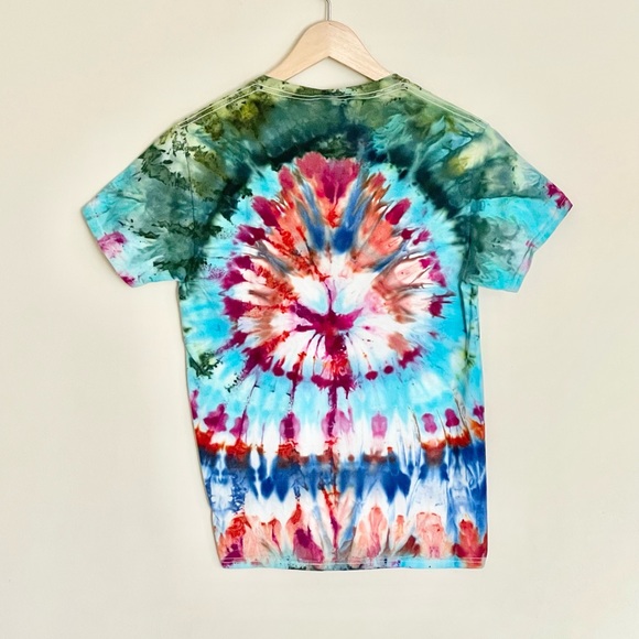 Hand Dyed Tie Dye Feathered Bird Radiant Circle T Shirt Adult size Small - Picture 5 of 7